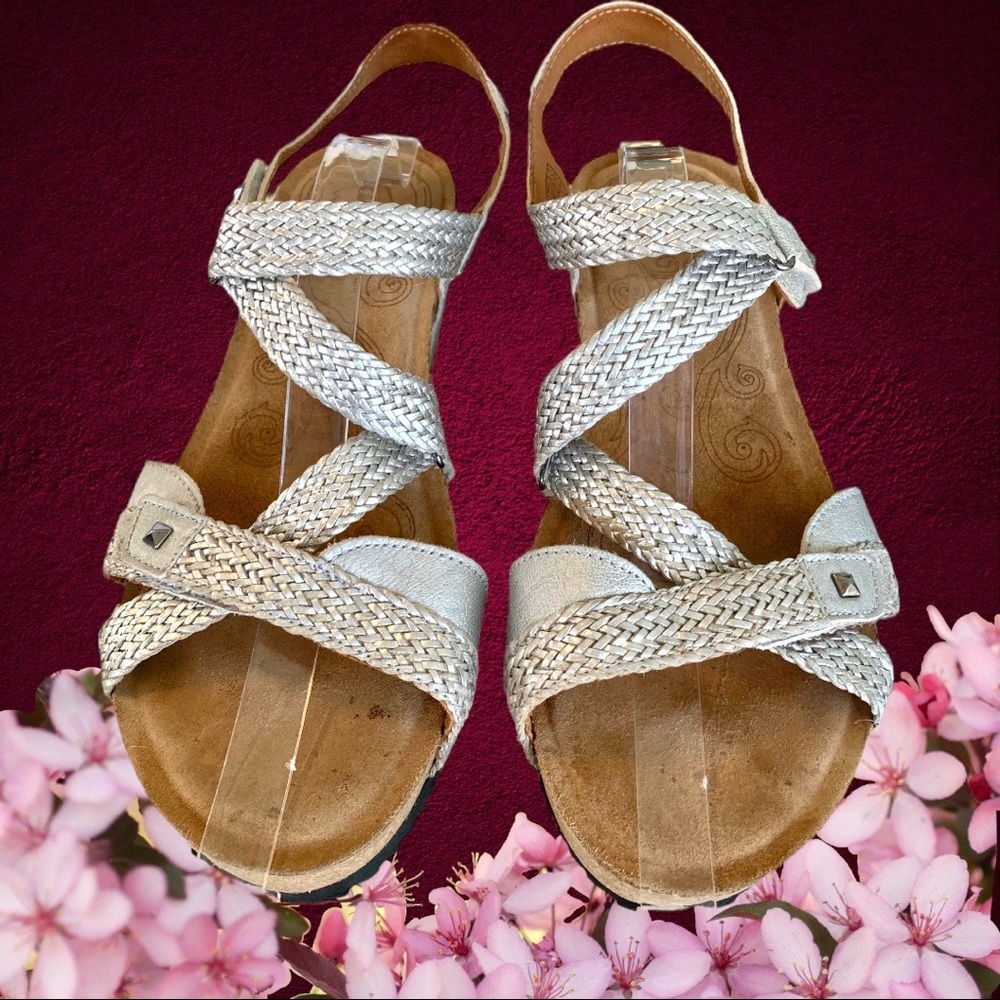 TAOS TRULIE SANDAL IN STONE